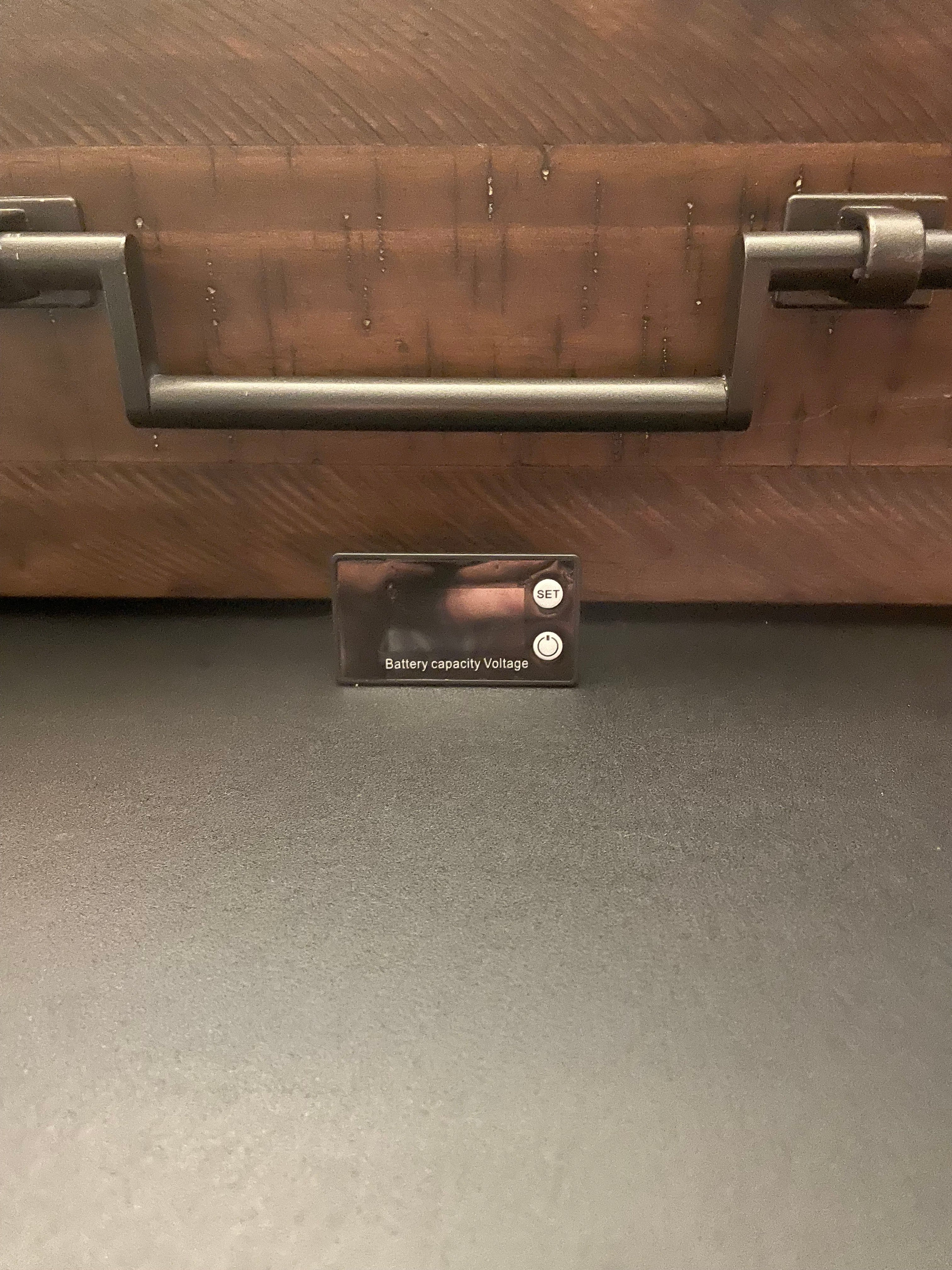 Percentage and voltage display PRE ORDER